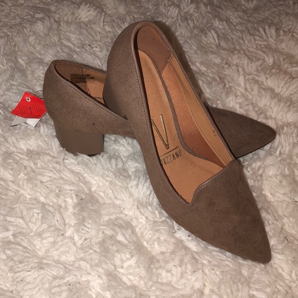 Vizzano Pumps size 5 NWT all the way from Brazil - Picture 1 of 2
